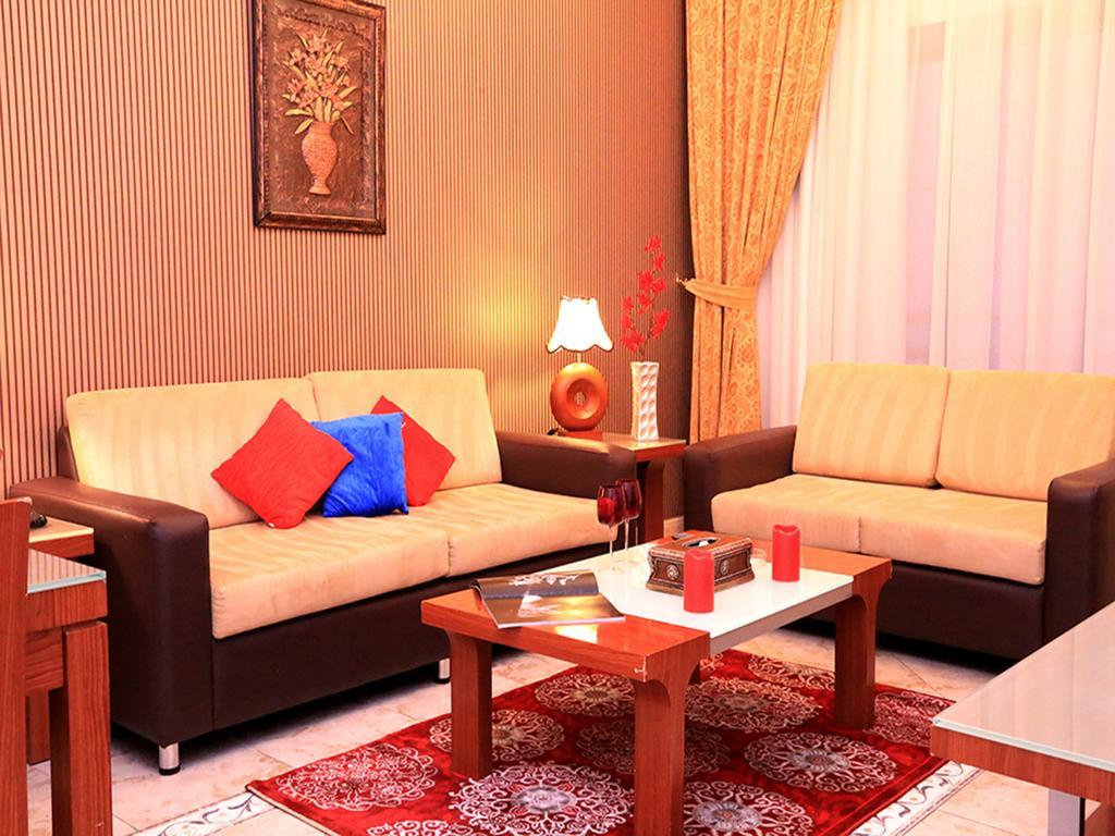 Arcadia Hotel Suites Sharjah Habitación foto